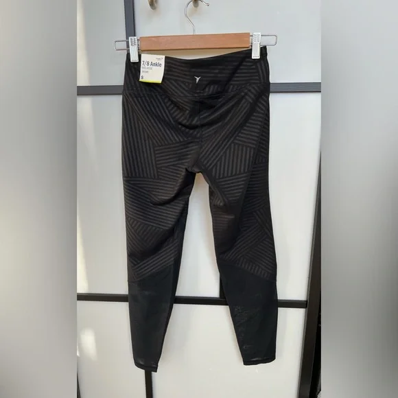 NWT Old Navy Mid-Rise 7/8 Ankle Length Go Dry Athletic Leggings Small Black - Picture 9 of 9
